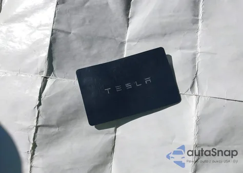 2021 Tesla Model Y Long Range Dual Motor All-Wheel Drive z USA, uszkodzony, nr VIN 5YJYGAEEXMF186341